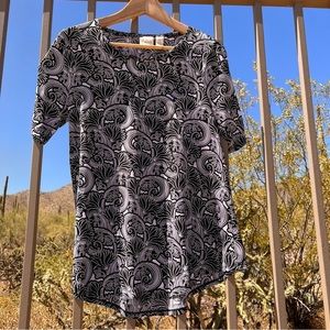 ⬇️💲Chico’s Womens Top Size 0 (On Tag) Color Black & White Pattern